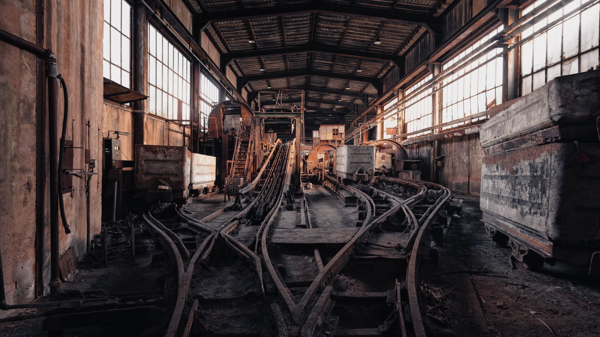 turismo estremo in una struttua abbandonata urbex