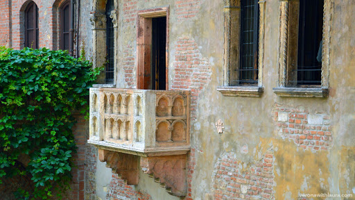 turismo letterario al balcone di giulietta a verona